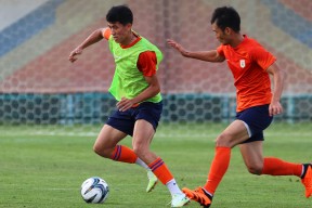 今年会官方入口-亚洲足球赛事中球员们挥洒汗水，为荣誉拼搏(亚洲足球赛事中球员们挥洒汗水,为荣誉拼搏的是谁)