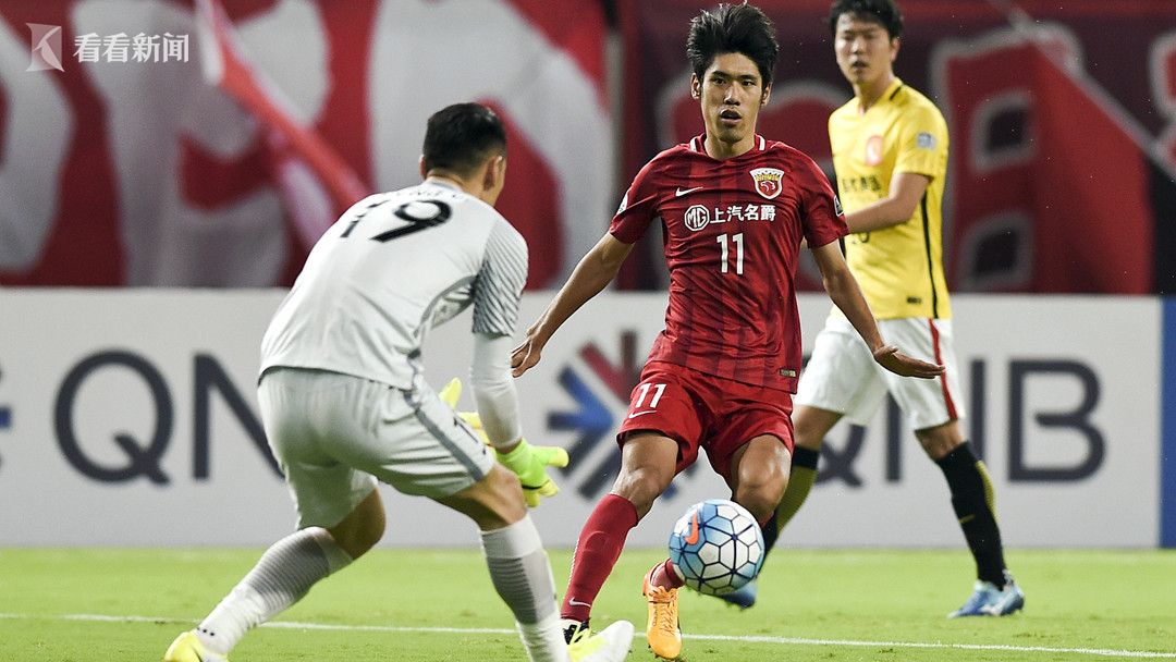 包含郑龙获赞无愧球王，亚冠场场表现惊艳的词条