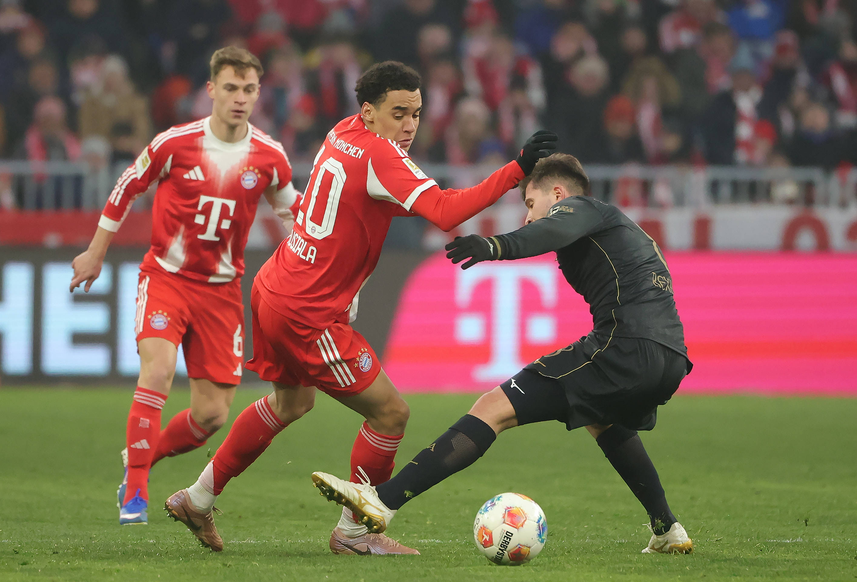 关于拜仁慕尼黑主力受伤离场，球队前景堪忧？的信息