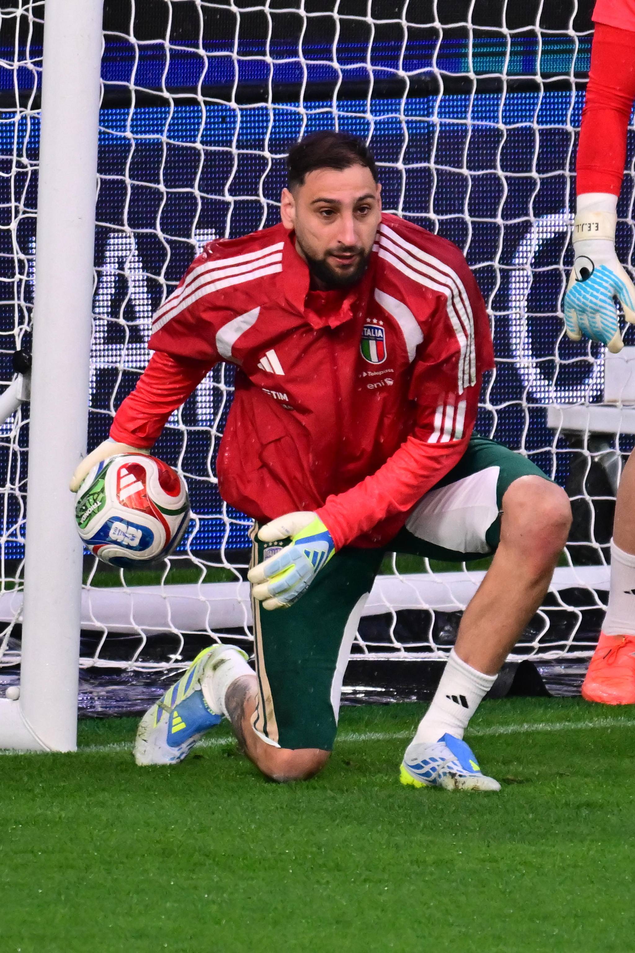 意大利队在淘汰赛中告别欧预赛，梅西表现抢眼！的简单介绍